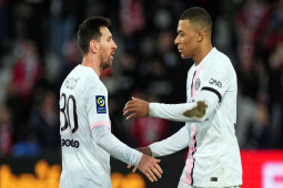 Messi - Neymar kiến tạo cực đỉnh, Mbappe 3 lần bỏ lỡ gây sốc: Fan tố chiêu trò