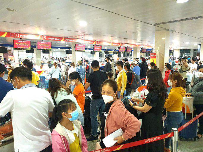 Sân bay Tân Sơn Nhất đón lượng khách cao nhất từ trước tới nay trong ngày mùng 6 Tết