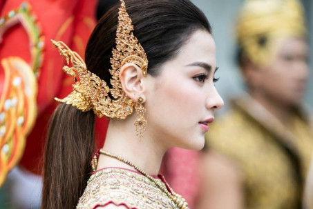 Mỹ nhân Thái Lan gây náo loạn đường phố vì đẹp như tiên nữ hạ phàm