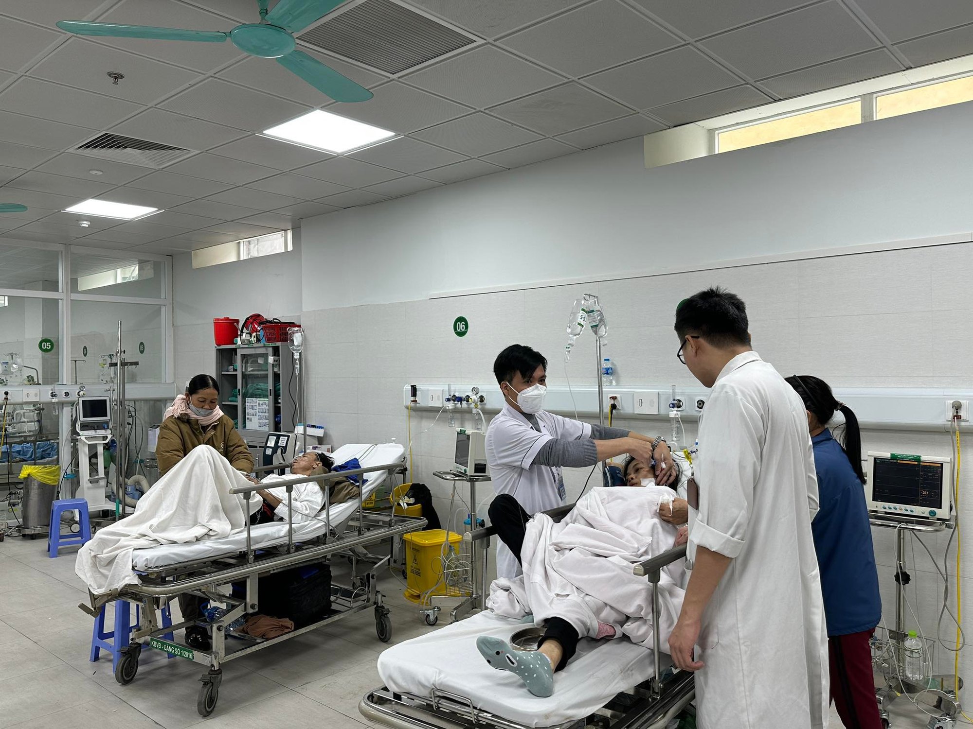Bệnh nhân cấp cứu tại BV Việt Đức. (Ảnh: Thái Bình)