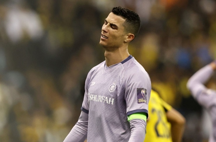 Ronaldo&nbsp;tỏ ra thất vọng trong suốt trận đấu và thường xuyên lùi sâu để cầm bóng