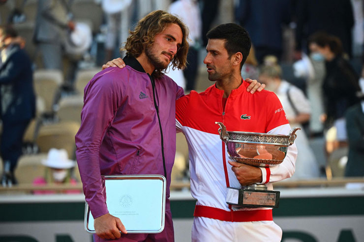 Nole "xát muối nỗi đau" Tsitsipas khi anh từng thắng ngược tay vợt Hy Lạp sau 5 set để đoạt chức vô địch Roland Garros 2021