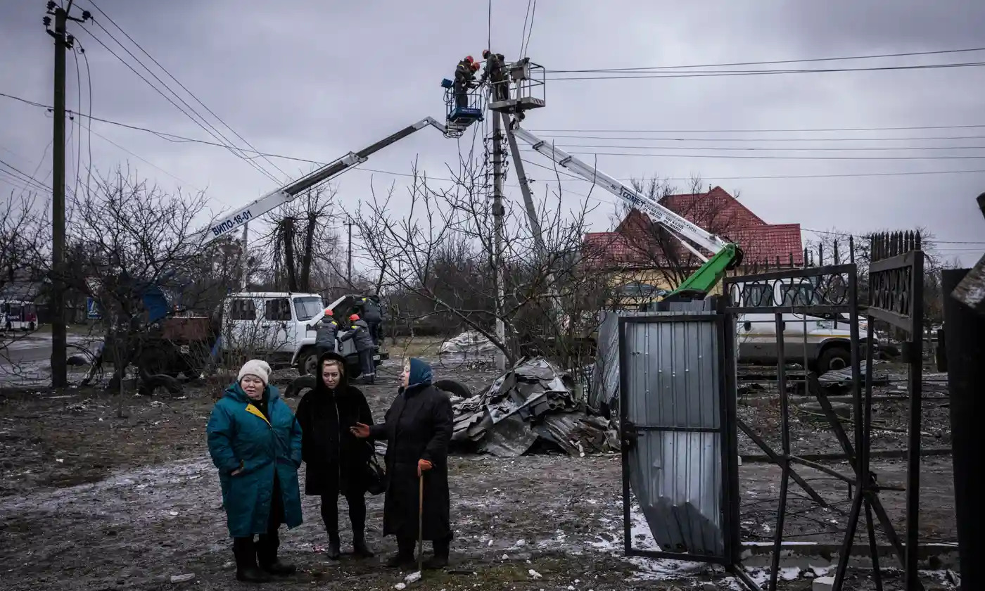 Trạm biến áp của Ukraine bị tên lửa Nga đánh trúng hôm 26/1 (ảnh: Reuters)