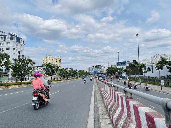 Cầu Bình Lợi hướng về trung tâm TP Thủ Đức.