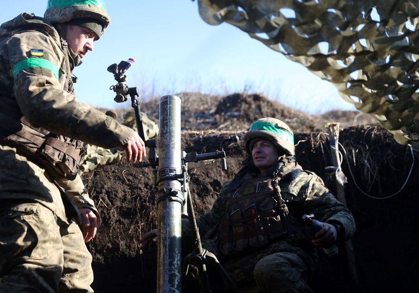 Binh sĩ Ukraine chiến đấu gần Bakhmut.