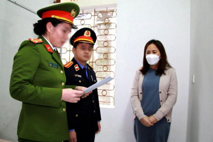Đinh Thị Hòa bị khởi tố về tội đưa hối lộ. Ảnh: CACC