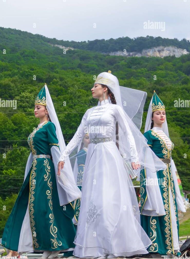 Nhắc đến vẻ đẹp&nbsp;Circassian người ta thường nhớ đến điều gì đó vô thực, mang tính huyền thoại.&nbsp;
