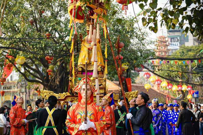 Mở đầu Lễ hội là những nghi lễ quan trọng không thể thiếu như: Lễ dâng hương, lễ rước sắc, lễ nhập tịch, tế lễ,…