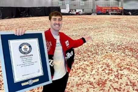 Chiếc bánh pizza lập kỷ lục Guinness, có diện tích 1.300m2