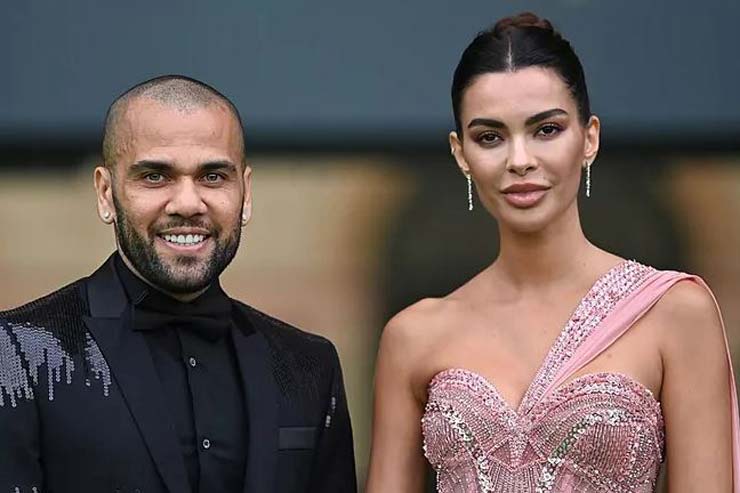 Dani Alves bên vợ đẹp Joana Sanz