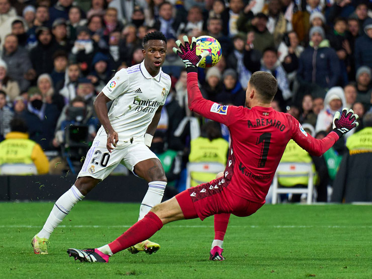 Vinicius Junior bỏ lỡ nhiều cơ hội ghi bàn khi Real Madrid hòa Real Sociedad 0-0