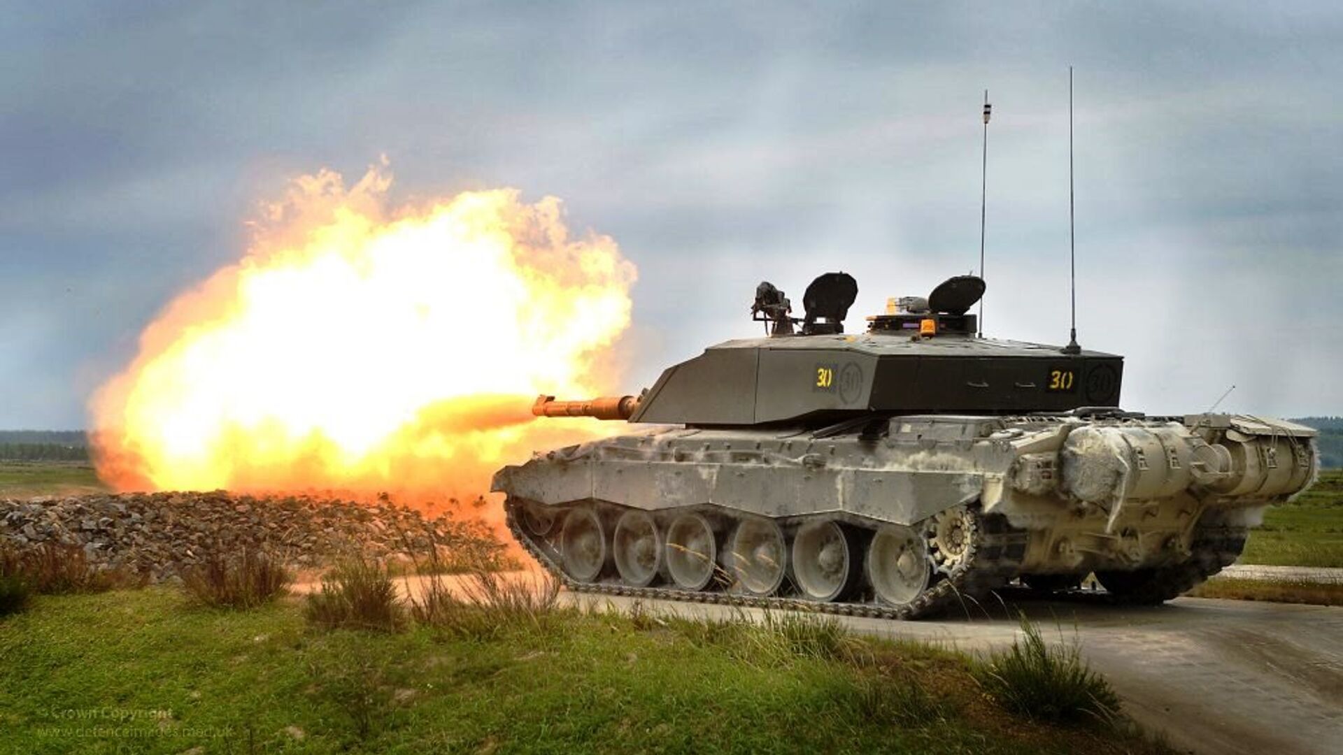Challenger 2 là mẫu xe tăng chiến đấu chủ lực mới nhất của quân đội Anh.