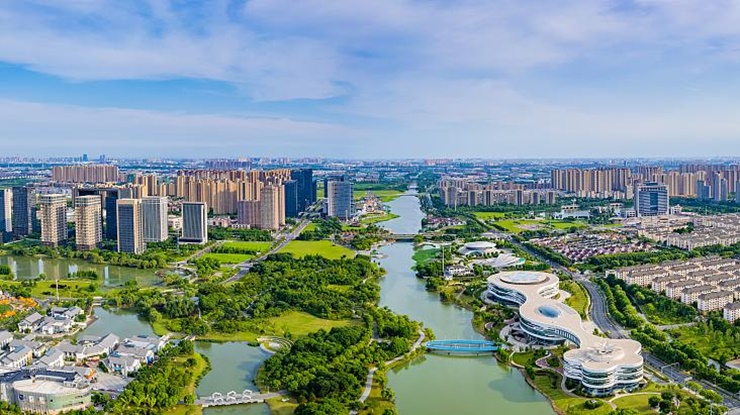Lợi thế vị trí nằm gần thành phố Thượng Hải chính là yếu tố giúp kinh tế Côn Sơn và khu vực xung quanh phát triển nhanh. 
