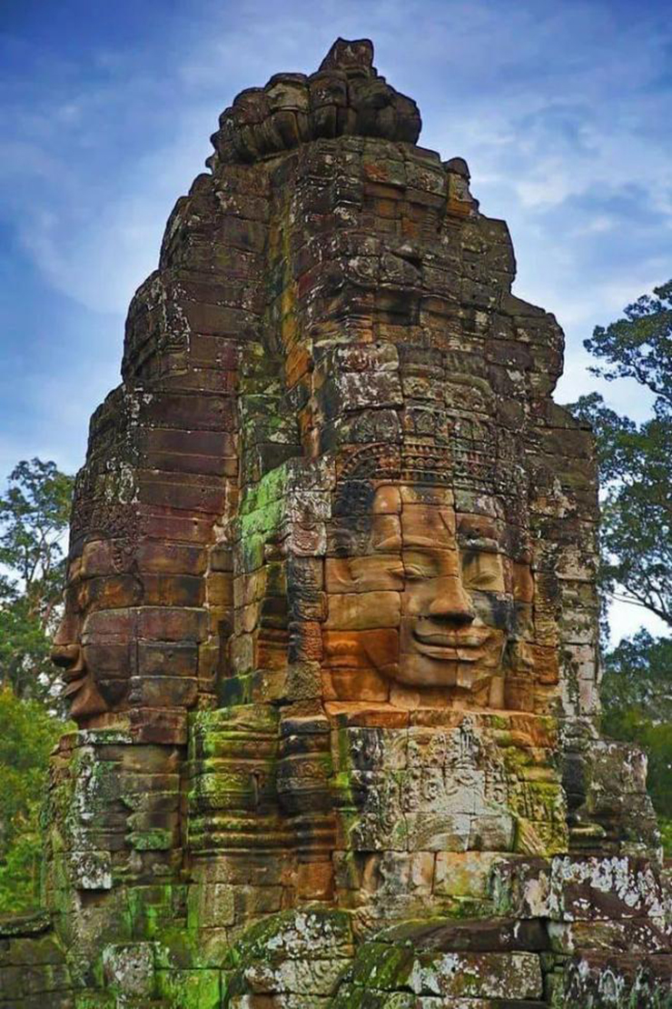 Ngôi đền này dược xây dựng vào khoảng năm 1190, là nơi thờ của Vua Javayarman, nằm trong khu vực Angkor Thom, phía bắc của Angkor Wat ở Campuchia.
