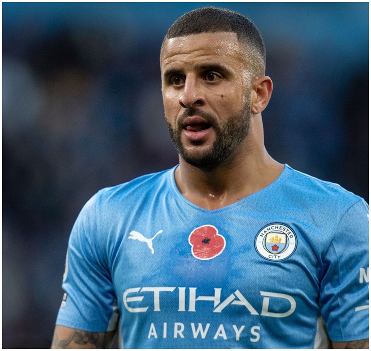 Kyle Walker là một trong những cầu thủ trăng hoa bậc nhất của làng bóng đá. Anh từng dính bê bối làm nữ người mẫu Lauryn Goodman mang thai trong khi vẫn đang níu kéo tình cảm với vợ.
