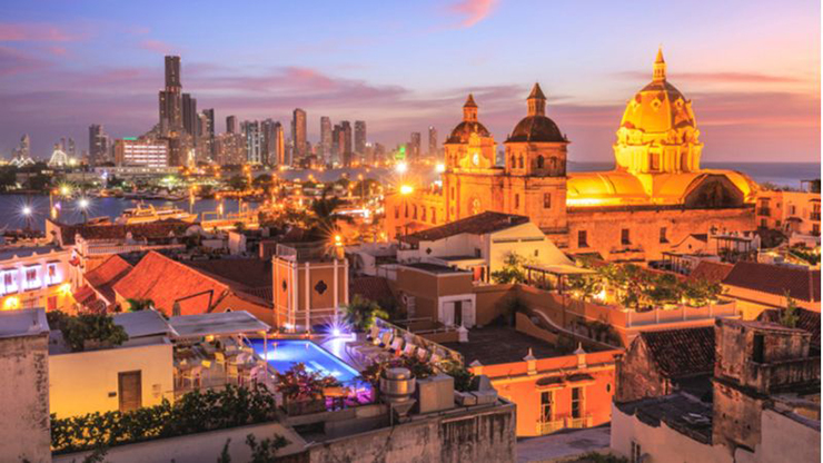Cartagena, Colombia: Nổi tiếng với các biệt thự, địa điểm đẹp như tranh vẽ, câu lạc bộ, nhà hàng… đây là thành phố có tất cả. Bạn có thể thưởng thức những món ngon nhất tại các nhà hàng khác nhau, hay dành một hoặc hai đêm tại các khách sạn quy mô lớn khác nhau nằm trong khu vực.
