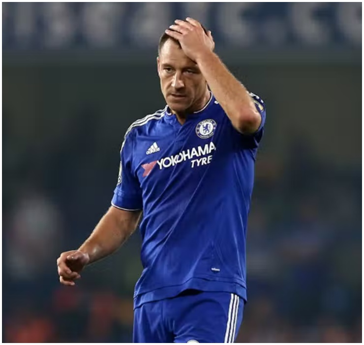 Năm 2022, làng bóng đá chấn động trước vụ scandal tình ái của trung vệ John Terry. Khi đó, cầu thủ này đã phát hiện ngoại tình với vợ Wayne Bridge, cũng là bạn thân của Terry.
