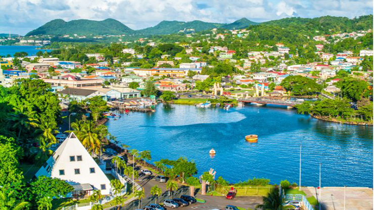 Saint Lucia, Caribe: Đây là một trong những điểm đến tuyệt nhất để trải qua những kỳ nghỉ tuyệt vời vào tháng 2, nơi bạn có thể khám phá vẻ đẹp của thác nước, sự phong phú của văn hóa và địa lý đa dạng. Ẩn mình giữa các thung lũng núi lửa, những bãi biển và những ngôi làng sôi động, nơi này được biết đến với những khung cảnh mê hoặc và địa hình ngoạn mục.
