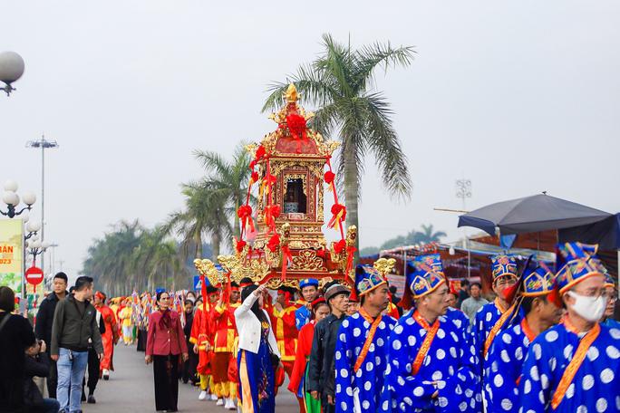 Ngoài ra, nghi lễ còn mang ý nghĩa tri ân công đức các bậc tiên tổ, dung hòa các tôn giáo, tín ngưỡng và giáo dục truyền thống cho thế hệ con cháu.