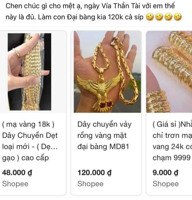 Không phải chen chúc, ngồi nhà tha hồ chọn dây chuyền vàng 120.000 đồng cả ship (FB: M. Chiến).