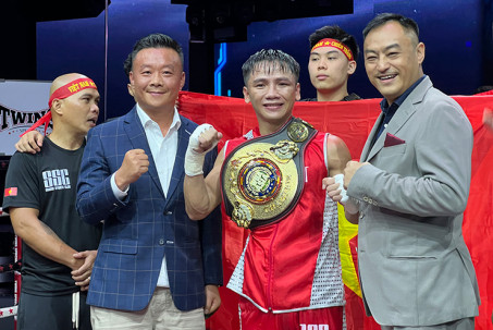 Võ sỹ vô địch WBA châu Á Lê Hữu Toàn tạo cột mốc lịch sử cho Boxing VN