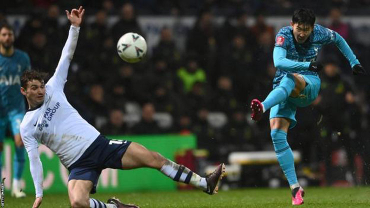 Son Heung Min "giải hạn bàn thắng" khi 2 lần xé lưới Preston North End ở FA Cup