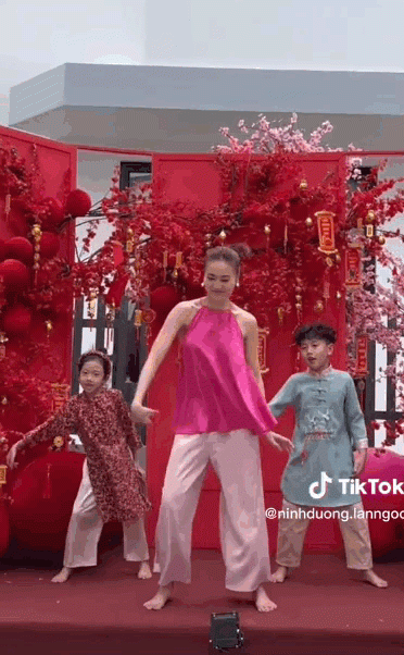 5 triệu lượt xem Ninh Dương Lan Ngọc mặc yếm nhảy múa - 1