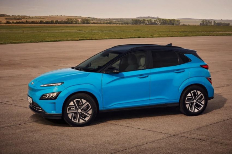 Hyundai Kona EV 2023 có giá khởi điểm khoảng 34.885 USD. Ảnh: Motorbiscuit.