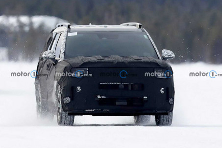 HOT: Hyundai SantaFe thế hệ mới ngụy trang chạy thử trên đường