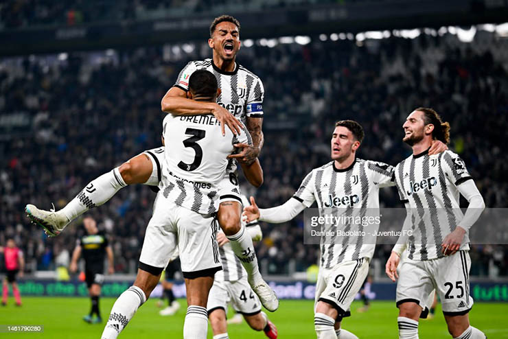 Juventus ghi bàn thắng mở tỷ số vào cuối hiệp một