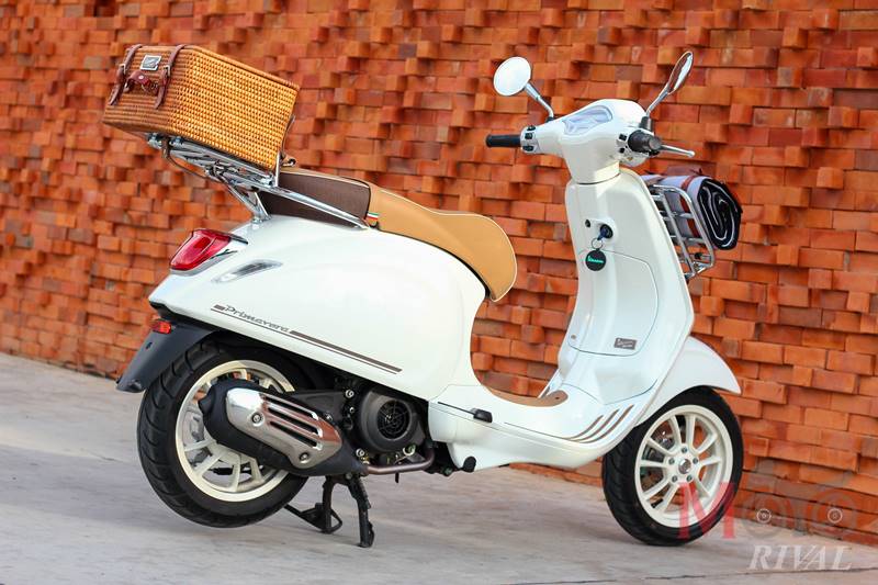 Du xuân trên xe ga &#34;siêu mẫu&#34; với phụ kiện du lịch cực chất của Vespa - 2