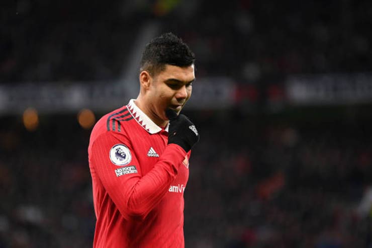 Casemiro bị cấm 3 trận, MU sẽ đá đội hình nào với Fred, Sabitzer? - 1