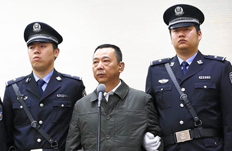 Lưu Hán từng có mối quan hệ làm ăn với Chu Bân, con trai ông Chu Vĩnh Khang - cựu bộ trưởng Công an Trung Quốc. Con trai Chu Vĩnh Khang và ông ta đã lĩnh án tù chung thân. 
