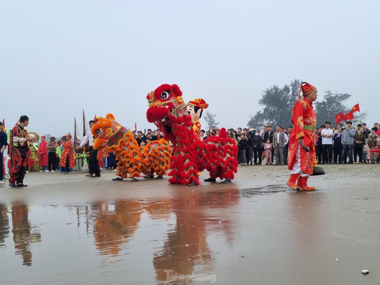 Lễ hội cầu ngư Đền Đông Hải ở làng Cam Lâm là một lễ hội truyền thống mang đậm bản sắc văn hóa của người dân vùng biển, có ý nghĩa quan trọng trong việc giáo dục, bồi đắp tình yêu quê hương đất nước, tinh thần gắn kết cộng đồng.