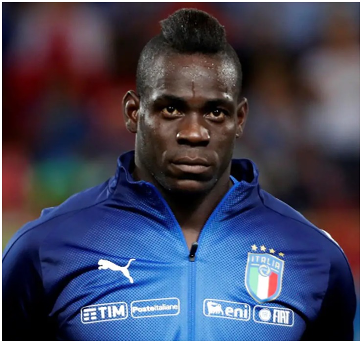 Mario Balotelli đã từng bỏ rơi người phụ nữ sinh con gái cho mình để chạy theo bóng hồng xinh đẹp khác.&nbsp;
