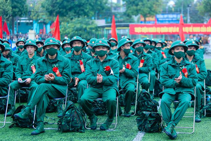 Theo thông tin từ Bộ Tư lệnh thủ đô, trong năm 2023, Hà Nội có 4.240 tân binh lên đường nhập ngũ. Trong đó có 3.500 công dân nhập ngũ quân đội (với 6 đảng viên, 1.393 công dân trong đối tượng Đảng, 2 tân binh là cán bộ công chức, viên chức; trình độ đại học là 408, cao đẳng là 329, trung cấp là 90 tân binh) và 740 công dân thực hiện nghĩa vụ tham gia công an nhân dân.