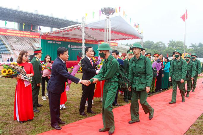 Hơn 4.200 tân binh Hà Nội hào hứng lên đường nhập ngũ - 8