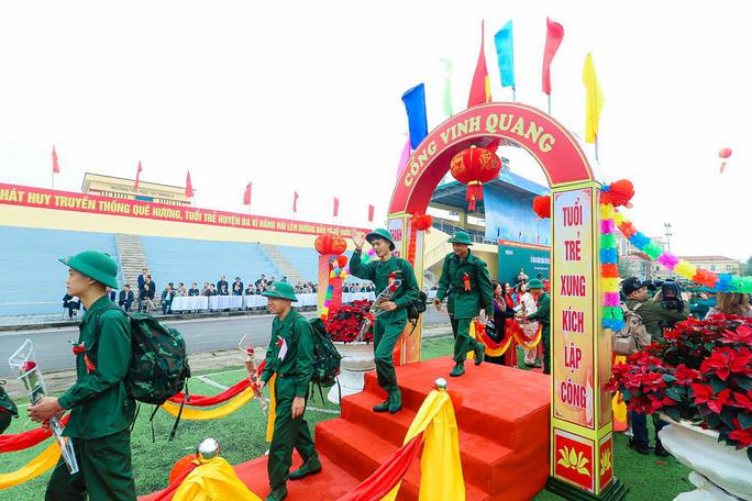 Hơn 4.200 tân binh Hà Nội hào hứng lên đường nhập ngũ - 4