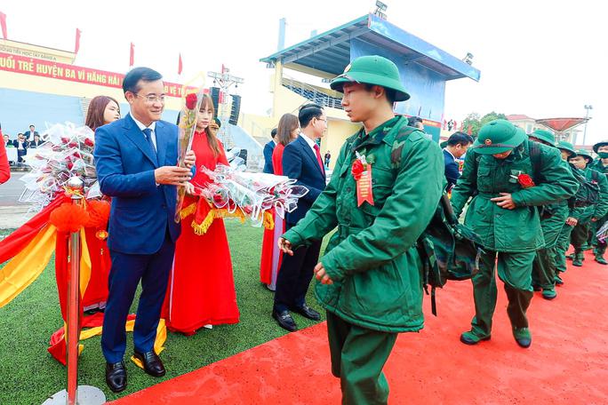 Hơn 4.200 tân binh Hà Nội hào hứng lên đường nhập ngũ - 5