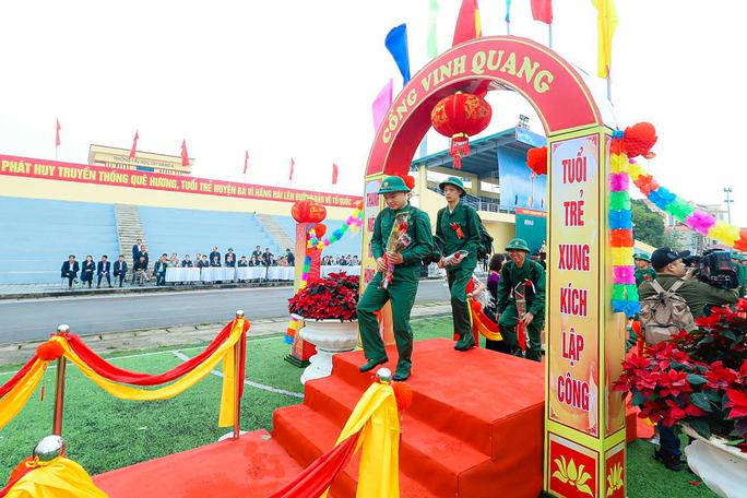 Hơn 4.200 tân binh Hà Nội hào hứng lên đường nhập ngũ - 3