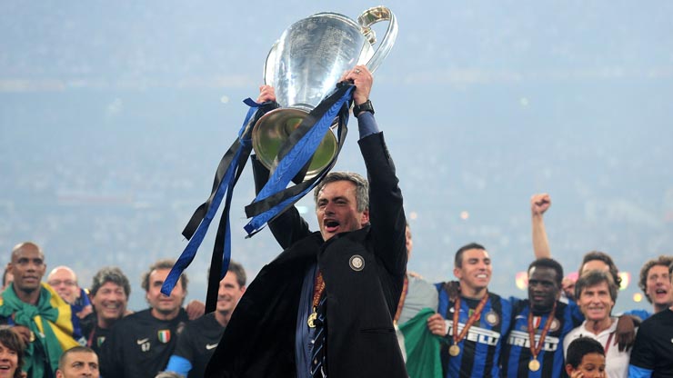 HLV Mourinho giúp Inter đoạt cú ăn ba chói lọi mùa 2009/10