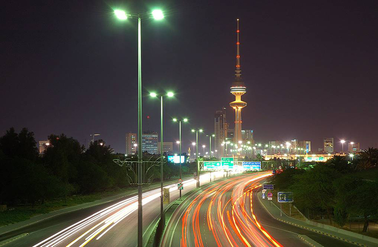 Liberation Tower, Kuwait: Liberation Tower là một địa danh mang tính biểu tượng và là công trình kiến trúc nổi tiếng nhất của Kuwait. Đây là là công trình kiến trúc cao thứ 2 trong nước và là tòa nhà cao thứ 39 trên thế giới. Liberation Tower được Bộ Giao thông vận tải sử dụng cho viễn thông, nhưng nó cũng có một nhà hàng xoay và đài quan sát ở độ cao 150m, thu hút nhiều du khách.
