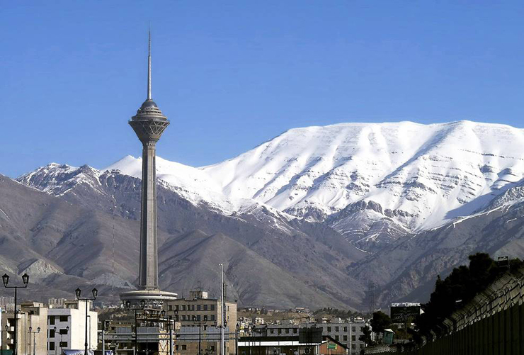 Tháp Milad, Iran: Tháp Milad là một tòa tháp đa năng ở Tehran. Tháp Milad cao 435m, bao gồm 120m ăng-ten, khiến nó trở thành tháp viễn thông đứng tự do cao thứ 4 trên thế giới. Nó là một phần của khu phức hợp được gọi là Trung tâm Hội nghị và Thương mại Quốc tế của Tehran. Tháp Milad là một trong những tòa tháp nổi tiếng nhất và cao thứ 6 trên thế giới.&nbsp;
