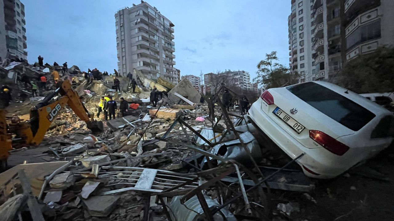 Trận động đất tồi tệ nhất hơn 20 năm trước ở Thổ Nhĩ Kỳ khiến hơn 18.000 người thiệt mạng - 2
