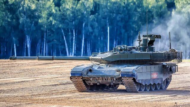 Nga đã bổ sung thêm các xe tăng chủ lực T-90 tới tiền tuyến ở miền đông Ukraine.