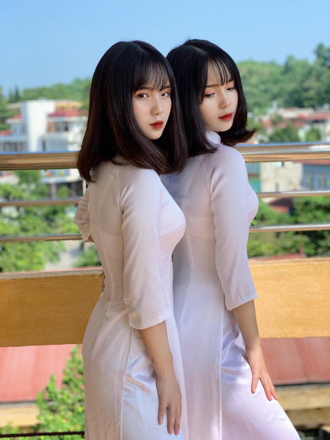 Nguyễn Thanh Hằng và Nguyễn Thanh Nga là cặp chị em song sinh nổi tiếng trên mạng xã hội. 
