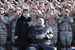 Con gái cưng tiếp tục xuất hiện trong động thái hiếm thấy của ông Kim Jong Un