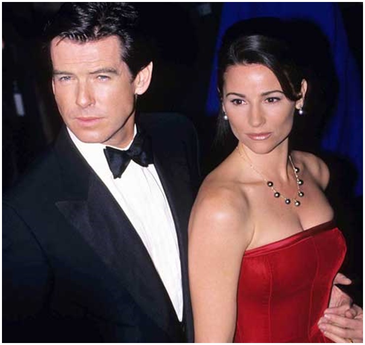 Trước khi kết hôn với&nbsp;Keely Shaye Smith, tài tử Pierce Brosnan từng lấy vợ nhưng người phụ nữ không may qua đời sớm. Nữ diễn viên xinh đẹp đã hết lòng yêu thương con riêng của chồng mình, bù đắp sự thiếu thốn cho đứa trẻ.&nbsp;
