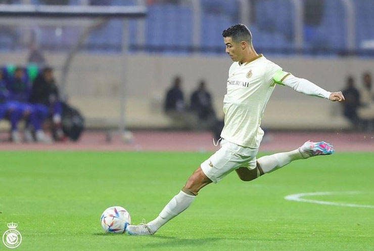 Ronaldo sút penalty giải cứu Al Nassr thoát thua trên sân của Al Fateh