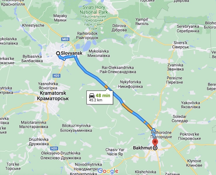 Bakhmut cách thành trì Slavyansk (Slovyansk) khoảng 45km.